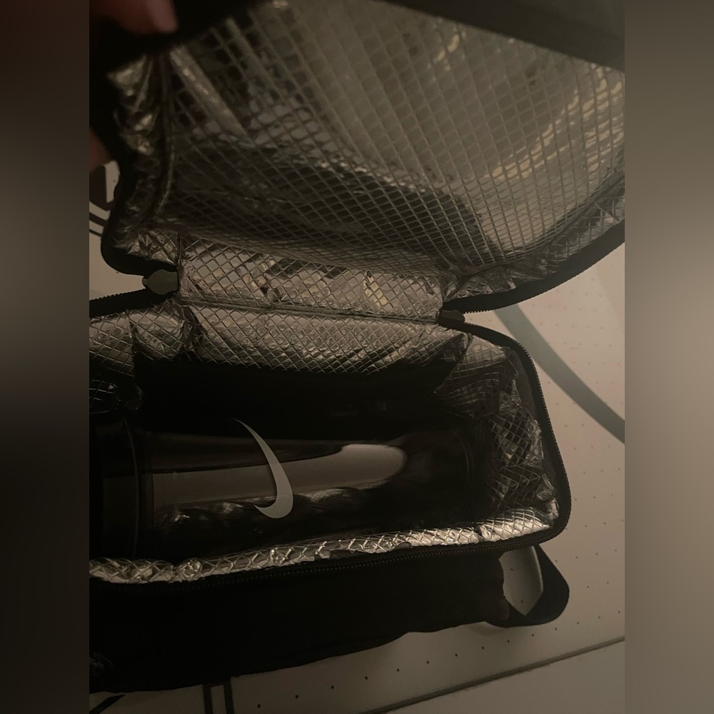 Nike Insulated Lunch Bag, Black, with Adjustable Shoulder Strap - Picture 4 of 4
